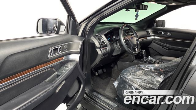 Ford Explorer 2.3 Limited 4WD 5th 2018 — фото 10