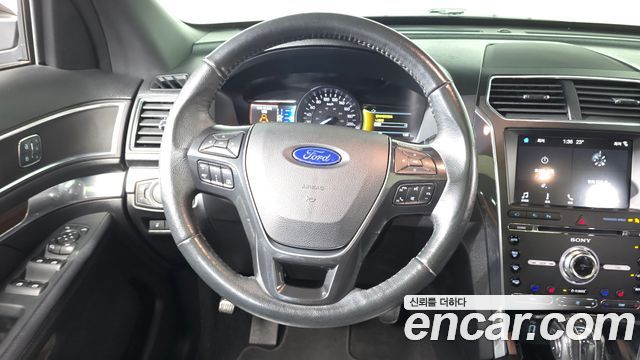 Ford Explorer 2.3 Limited 4WD 5th 2018 — фото 13