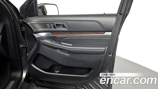 Ford Explorer 2.3 Limited 4WD 5th 2018 — фото 24