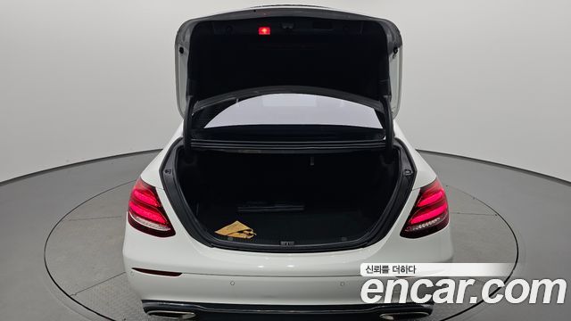 Mercedes-Benz E-Class (W213) E200 Avantgarde 2018 — фото 20