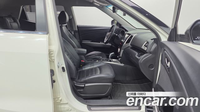 KG Mobility (SsangYong) Tivoli LX 2WD HI-DLX 2015 — фото 11