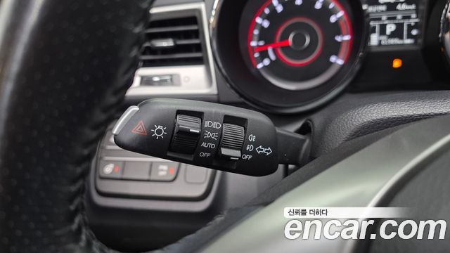 KG Mobility (SsangYong) Tivoli LX 2WD HI-DLX 2015 — фото 19