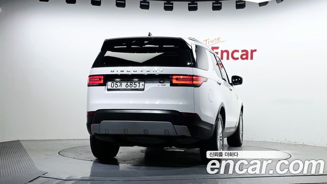 Land Rover Discovery 5 3.0 TD6 HSE Luxury 2018 — фото 4