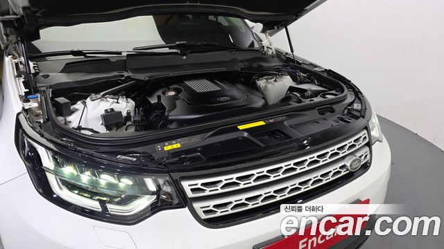 Land Rover Discovery 5 3.0 TD6 HSE Luxury 2018 — фото 6