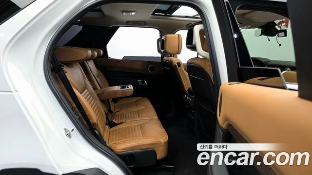 Land Rover Discovery 5 3.0 TD6 HSE Luxury 2018 — фото 11