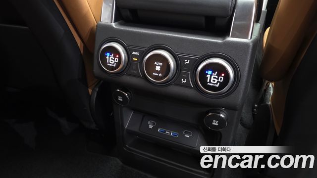 Land Rover Discovery 5 3.0 TD6 HSE Luxury 2018 — фото 18