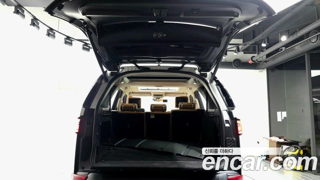 Land Rover Discovery 5 3.0 TD6 HSE Luxury 2018 — фото 20