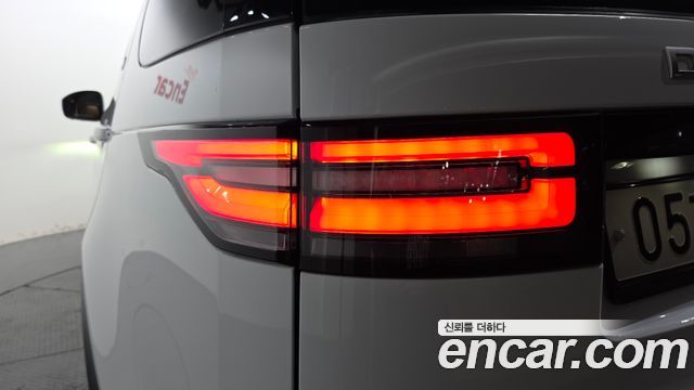 Land Rover Discovery 5 3.0 TD6 HSE Luxury 2018 — фото 23
