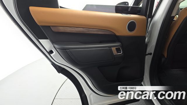 Land Rover Discovery 5 3.0 TD6 HSE Luxury 2018 — фото 25