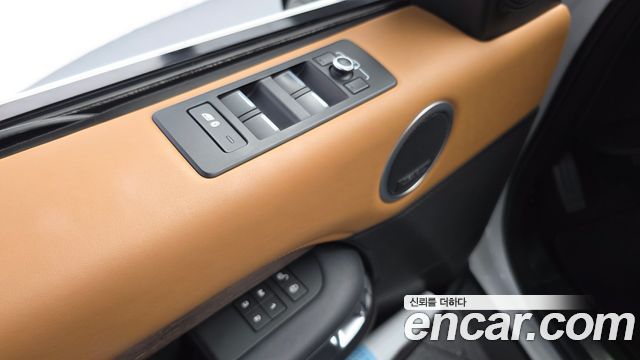 Land Rover Discovery 5 3.0 TD6 HSE Luxury 2018 — фото 27