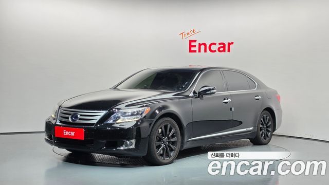 Lexus LS600hL 5-Seats Ottoman XF40