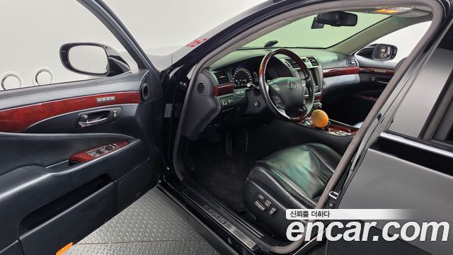 Lexus LS600hL 5-Seats Ottoman XF40 2011 — фото 10