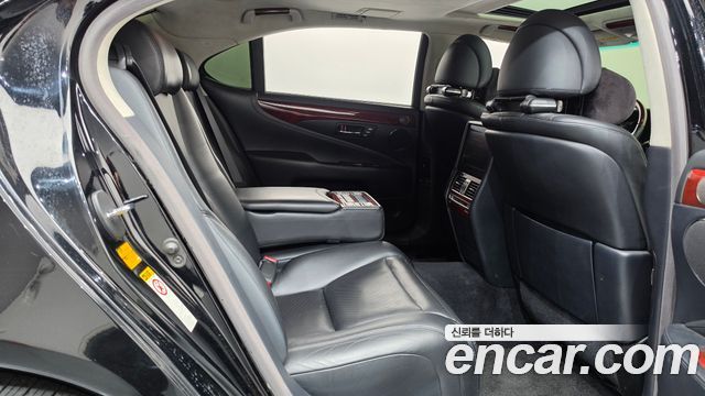 Lexus LS600hL 5-Seats Ottoman XF40 2011 — фото 12