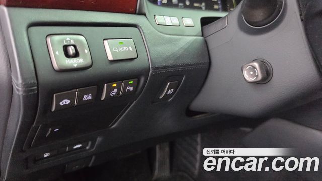 Lexus LS600hL 5-Seats Ottoman XF40 2011 — фото 14
