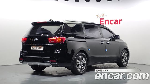 Kia Carnival 9-Seater Luxury 2019 — фото 2