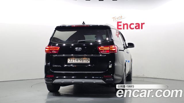 Kia Carnival 9-Seater Luxury 2019 — фото 4