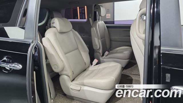 Kia Carnival 9-Seater Luxury 2019 — фото 12