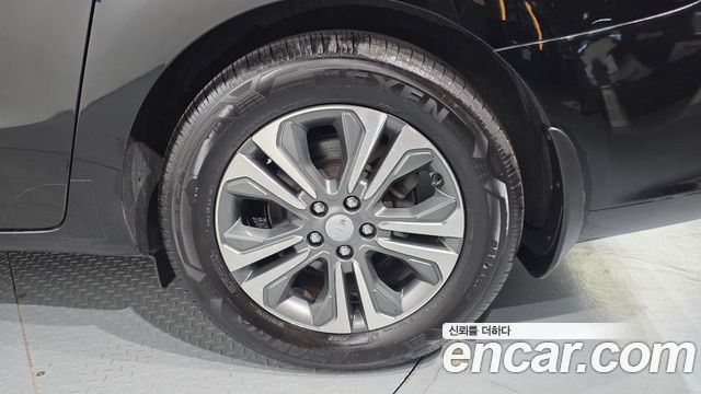 Kia Carnival 9-Seater Luxury 2019 — фото 21