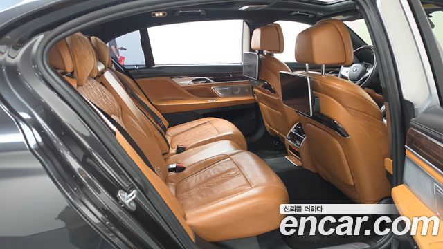 BMW 7 Series (G11) 750Li xDrive 2018 — фото 11