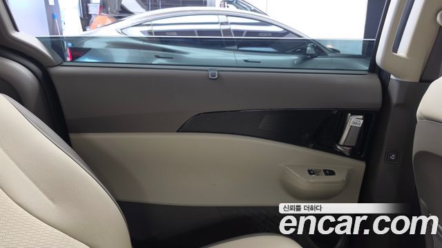 Kia Carnival (IV) HEV 9seater Signature 2025 — фото 25