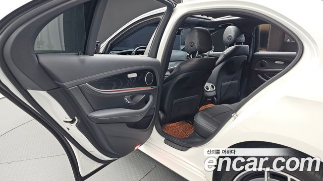 Mercedes-Benz E-Class (W213) E220d 4MATIC AMG Line 2021 — фото 12