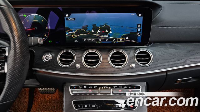 Mercedes-Benz E-Class (W213) E220d 4MATIC AMG Line 2021 — фото 14