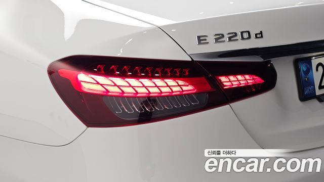 Mercedes-Benz E-Class (W213) E220d 4MATIC AMG Line 2021 — фото 23