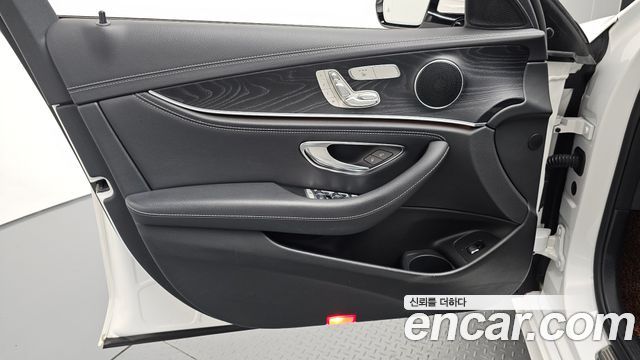 Mercedes-Benz E-Class (W213) E220d 4MATIC AMG Line 2021 — фото 24