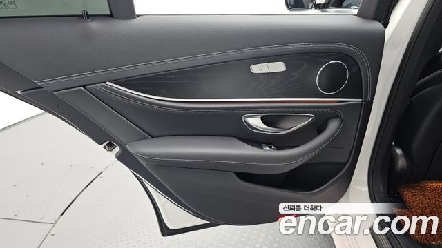 Mercedes-Benz E-Class (W213) E220d 4MATIC AMG Line 2021 — фото 25