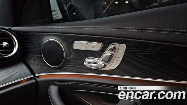 Mercedes-Benz E-Class (W213) E220d 4MATIC AMG Line 2021 — фото 29