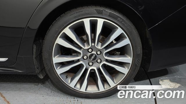 Lincoln Continental (X) 3.0 AWD 2019 — фото 27