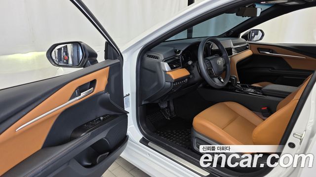 Toyota Camry (XV80) 2.5 XLE Premium Hybrid 2025 — фото 10