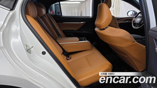 Toyota Camry (XV80) 2.5 XLE Premium Hybrid 2025 — фото 11