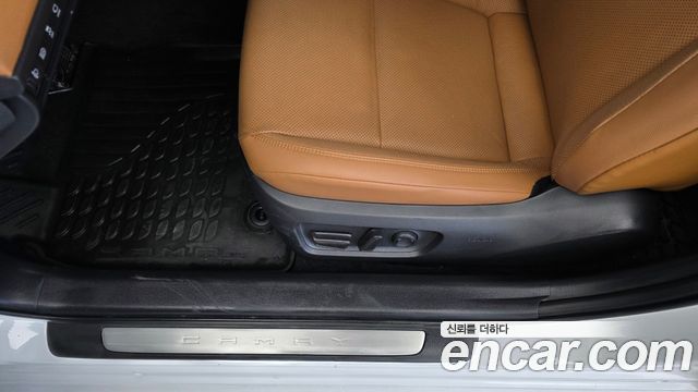Toyota Camry (XV80) 2.5 XLE Premium Hybrid 2025 — фото 31