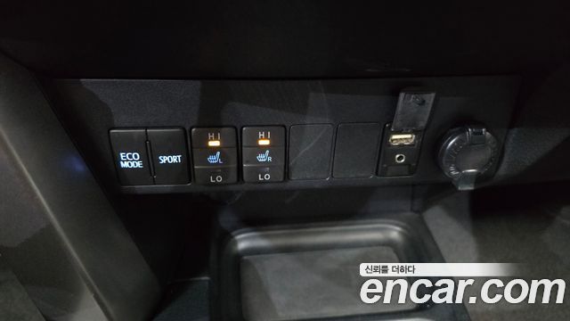 Toyota RAV4 2.5 2WD 4th 2017 — фото 12