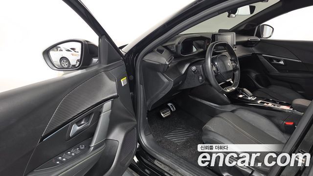 Peugeot e-208 (II) GT Line 2021 — фото 10