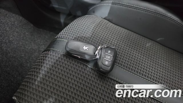 Peugeot e-208 (II) GT Line 2021 — фото 15