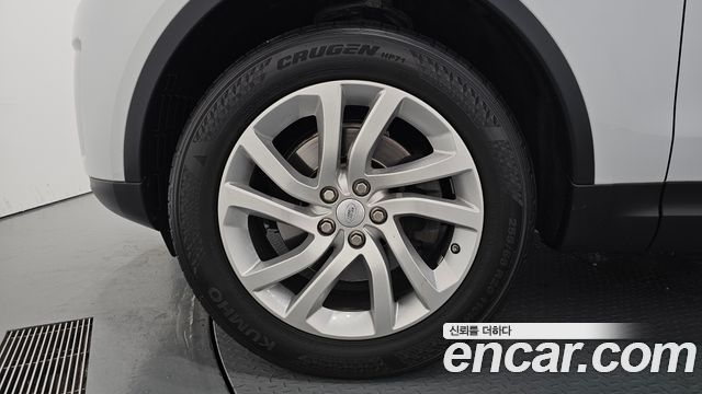 Land Rover Discovery 5 3.0 TD6 HSE 2017 — фото 5