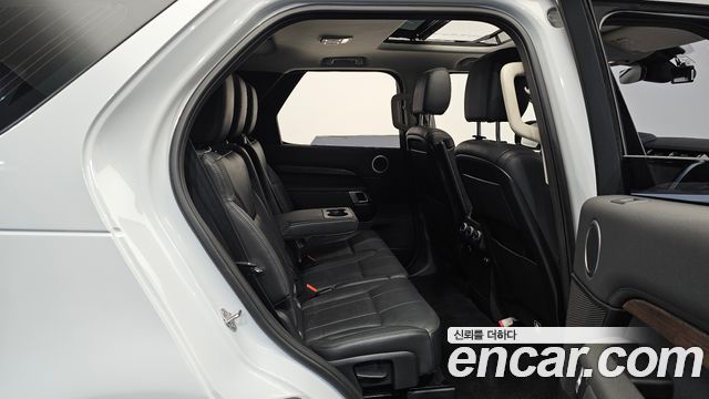 Land Rover Discovery 5 3.0 TD6 HSE 2017 — фото 12