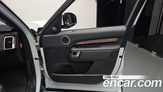 Land Rover Discovery 5 3.0 TD6 HSE 2017 — фото 24