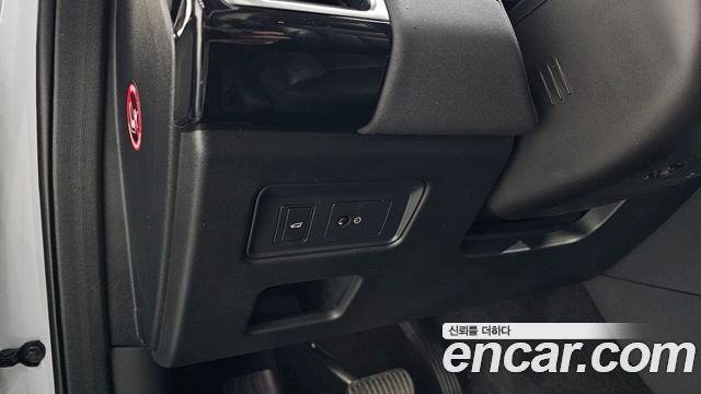 Land Rover Discovery 5 3.0 TD6 HSE 2017 — фото 34