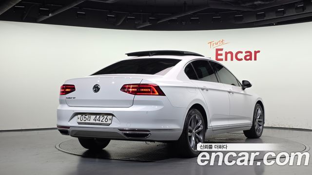 Volkswagen Passat GT (B8) 2.0 TDI Premium 2018 — фото 2