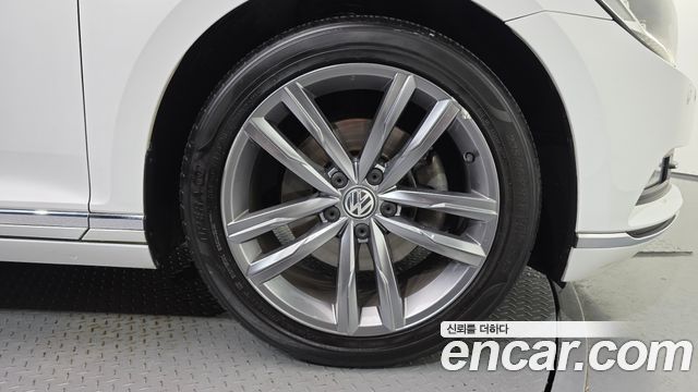 Volkswagen Passat GT (B8) 2.0 TDI Premium 2018 — фото 27