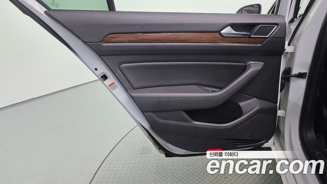 Volkswagen Passat GT (B8) 2.0 TDI Premium 2018 — фото 31