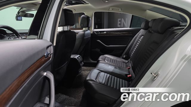 Volkswagen Passat GT (B8) 2.0 TDI Premium 2018 — фото 32