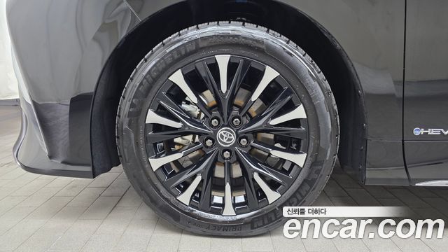 Toyota Alphard (IV) 2.5 HEV Executive AWD 2025 — фото 5