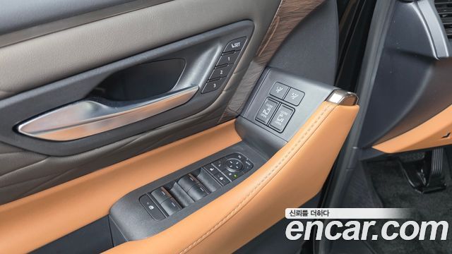Toyota Alphard (IV) 2.5 HEV Executive AWD 2025 — фото 28