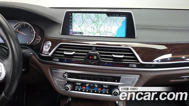 BMW 7 Series (G11) 750Li xDrive Premium 2016 — фото 18