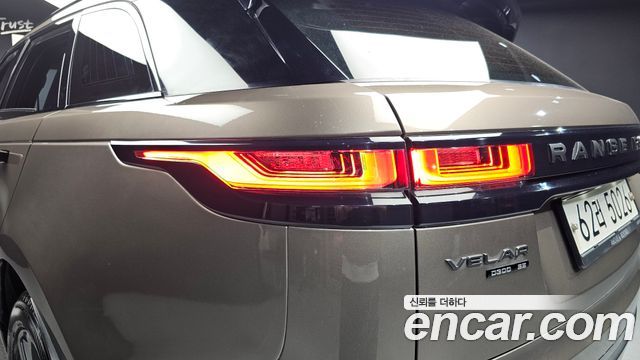 Land Rover Range Rover Velar 3.0 D300 R-Dynamic SE 2019 — фото 23