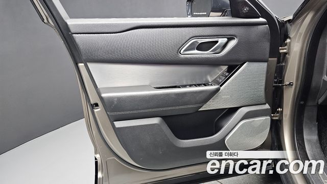Land Rover Range Rover Velar 3.0 D300 R-Dynamic SE 2019 — фото 24